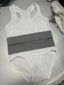 Ensemble de lingerie 2 pièces sans couture pour femme, soutien-gorge et culotte en jersey, coloris rouge et gris - Product Image 3