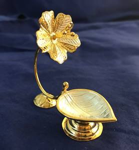 Support de mèche en laiton Niranjan Kadi pour lampes à huile Diya Bati (forme ronde) pour Pooj - Product Image 2