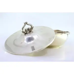 Casserole élégante classique en acier inoxydable avec couvercle |   Service de plats chauds durable, antiadhésif, écologique et de haute qualité - Product Image 2