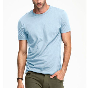 T-shirt à manches courtes bleu clair pour homme, coupe ajustée, col rond, tissu jersey respirant, style décontracté, couleur unie, 100% coton - Product Image 1