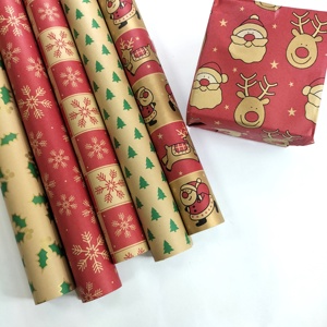 Rollo de Papel Kraft con Tema Navideño, Papel de Regalo Rojo, Dorado y Verde con Diseño de Copos de Nieve, Santa Claus y Renos, Reciclable - Product Image 1