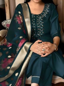 Conjunto de Top, Pantalón y Dupatta de Rayón para Mujer - Product Image 5