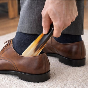 Chausse-pied artisanal en corne de buffle naturelle – Aide premium pour un enfouissement facile des chaussures et un usage quotidien - Product Image 4
