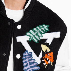 Chaqueta Varsity Negra y Blanca para Hombre, Estilo Moderno, con Letra IY Bordada, Apliques Florales, Estilo Preppy, para Otoño - Product Image 5