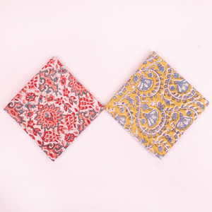 Bandana carré imprimé à la main Craftjaipur, foulard de mode, écharpe de cou en coton, respectueux de l'environnement, utilisable en toutes saisons - Product Image 1