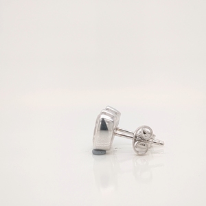 Boucles d'oreilles clous Lurba Jewels en or blanc 14 carats massif, serties de moissanite ovale 2 carats, style vintage chrétien, pour fiançailles, fêtes et mariages - Product Image 2