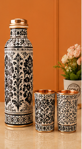 Ensemble élégant de bouteille d'eau et de gobelet en cuivre noir à motifs floraux, bouteille en cuivre imprimée monochrome de qualité supérieure avec gobelets assortis, fabriqués à la main - Product Image 4
