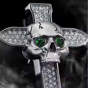 Pulsera de Plata Pura para Hombre con Colgante de Calavera Cruzada, Ojos de Moissanita y Piedras Brillantes, Estilo Hip Hop Elegante - Product Image 3