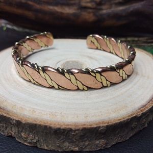 Elegante Brazalete de Cobre Hecho a Mano, Cómodo, con Cuentas y Diseño Elegante - Product Image 6