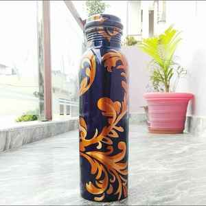 Bouteille d'eau en cuivre pur émaillée bleu marine de qualité supérieure, sans joint, anti-fuite, flacon ayurvédique pour la santé, motif élégant feuille de vigne Damas - Product Image 1
