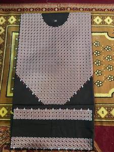 Vestidos Afganos Azul Rey Vibrante para Hombre con Patrones de Bordado Plateado Brillante y Silueta Tradicional con Múltiples Pliegues - Product Image 3