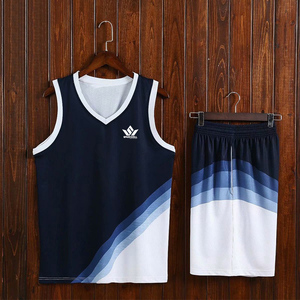 Ensemble de maillots de basket-ball personnalisés pour hommes adultes, col en V, sans manches, en polyester/coton respirant, taille élastique, coupe personnalisée - Product Image 5
