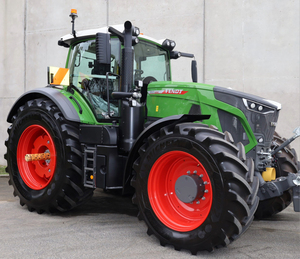 Tracteur Fendt 933 Vario haute puissance 4x4, 330 CV, moteur diesel agricole, machine agricole robuste, efficace pour le travail sur le terrain, prêt à l'emploi. - Product Image 1