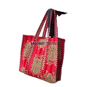 Sac fourre-tout matelassé de créateur Kantha pour femme, sac à main en coton avec fermeture éclair et doublure en tissu pour le shopping, nouvelle collection - Product Image 2