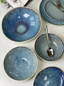 Service d'assiettes en céramique à glaçure réactive Ocean Mist, finition bleue artisanale, surface résistante à la décoloration, design robuste pour une table élégante - Product Image 3