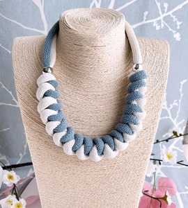 Collar de Tela con Colgante de Resina de Alta Calidad, Joyería Moderna para Mujer a Precio Accesible - Product Image 3