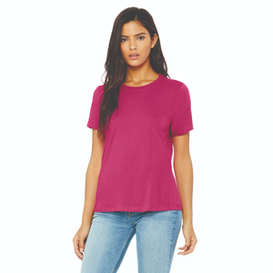 T-shirt femme à manches courtes en jersey décontracté, 100% coton peigné Airlume, filé à anneaux, 32 Single, 4.2 oz, couleur Berry, avec appliqué boutonné - Product Image 1