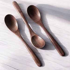 Cuillère en noyer artisanale, cuillère en bois classique de qualité supérieure, cuillère avec finition à grain naturel, cuillère de service en bois faite à la main - Product Image 6