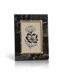 Marco de Fotos con Incrustaciones de Cuerno de Búfalo Hecho a Mano con Detalles en Latón: Decoración Rústica para el Hogar con Piel de Cuerno Natural - Product Image 3