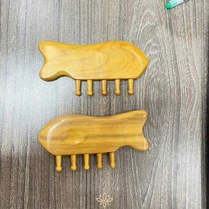 Peine de madera con forma de pez, de dientes anchos, masajeador natural, desenredante para el cabello, accesorio para el cuidado de la barba para hombres y mujeres, ¡el más vendido! - Product Image 5
