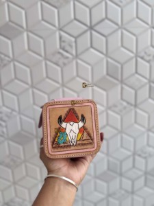 Estuche Compacto de Viaje para Joyas de Cuero Genuino, Estilo Vintage, con Diseño de Calavera de Vaca, Hecho a Mano, para Guardar Accesorios, Ideal para Regalo - Product Image 4