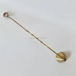 Snuffer de velas vintage de latón, herramienta de extinción de velas rústicas suecas de Azora Industries - Product Image 3