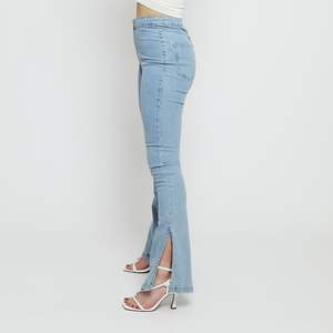 กางเกงยีนส์สีฟ้าอ่อนเอวกลางทรงขากว้าง ระบายอากาศได้ดี สไตล์ลำลองสตรีทแวร์ ประดับด้วยคริสตัล ดีไซน์เซ็กซี่ - Product Image 3