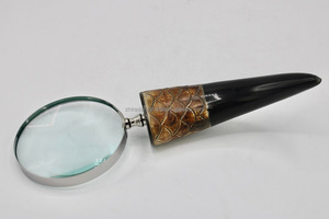Loupe à main de haute qualité, fabriquée à la main, écologique, design unique, couleur personnalisable, verre poli, confortable, en forme de corne - Product Image 4