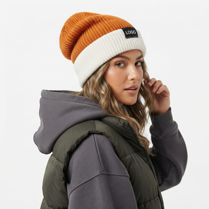 Gorro Unisex de Punto Acanalado en Color Naranja y Blanco, para Invierno, Uso Casual, con Logo Personalizado - Product Image 4