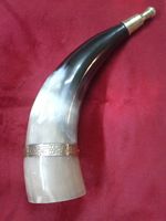 Corne à boire artisanale très demandée, style viking, pour les amateurs de bière et d'ale, disponible au prix d'usine en provenance d'Inde.