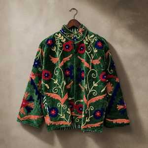 Veste Suzani en velours vert dynamique, brodée à la main, motif floral, style bohème, collection exclusive pour femmes, blazer d'hiver - Product Image 2