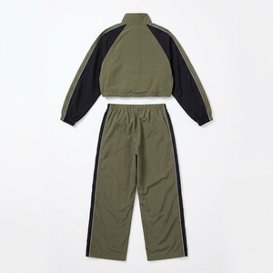 Conjunto Deportivo de 2 Piezas para Mujer, Verde Oliva con Franja Lateral Negra, Pantalones Largos, Top Corto con Cuello Alto, Corte Holgado, para Todas las Temporadas - Product Image 5
