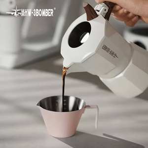 Elegante Taza Medidora de Acero Inoxidable con Acabado Mate Oscuro, Versátil, 100 ml, Esencial para Hornear y Cocinar en Casa - Product Image 5