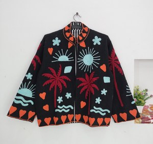 Chaqueta Étnica Negra Multicolor con Bordado Tropical de Palmeras y Sol, Estilo Boho, para Otoño e Invierno - Product Image 1