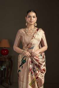 Blusa Cosida con Estampado Floral, Saree de Seda Crepé con Estampado Digital, Prenda Elegante Tradicional India para Fiesta - Product Image 5