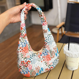 Sac fourre-tout vintage fait main indien demi-lune avec broderie florale en perles et motif floral en point de croix - Product Image 5