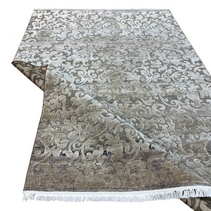 Alfombra de Damasco Anudada a Mano de Lujo, Gris Marfil, Diseño Floral Tradicional, Lana y Seda, Hecha a Mano y Personalizada - Product Image 3