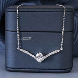 Colgante de Lujo con Moissanita de Corte Redondo en Oro Blanco de 14K para Mujer con Veinte Dos Piedras que Pesan 1.63 Quilates en Total - Product Image 6