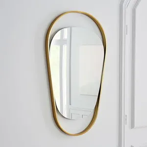 Miroir mural en métal texturé artistique, idéal pour sublimer les espaces créatifs dans les studios de design, les salles d'exposition et les galeries. - Product Image 4