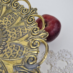Support à gâteau rétro créatif doré avec plateau en métal et en verre, accessoires de table de dessert pour mariage et présentoir de table de cuisine à domicile - Product Image 6
