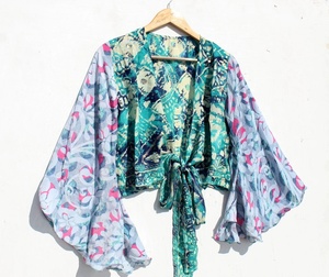 Nuevo Top envolvente de seda estampado para ropa de verano mangas acampanadas Crop Top túnica vestido para mujer con cuello en V mangas largas acampanadas Crop Top - Product Image 3