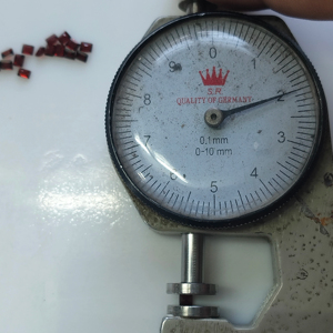 โกเมนสีแดงธรรมชาติ 2.5x2 มม. ทรงบาแกตต์ คุณภาพดีที่สุด พลอยเม็ดเดี่ยวสำหรับทำเครื่องประดับ - Product Image 2