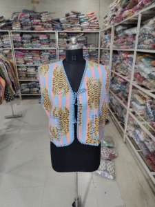 Chaleco bomber de algodón acolchado con estampado de rayas de tigre y flores, reversible, transpirable, de manga corta para mujer, regalo para ella. - Product Image 1