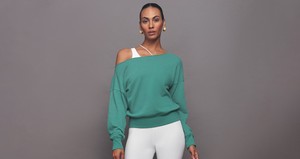 Sweat-shirt oversize décontracté pour femme, à épaules dénudées, en molleton doux, à manches longues, coupe ample, personnalisable, pour le streetwear - Product Image 2