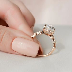 แหวนหมั้นเพชรทรงลูกแพร์สีโรสโกลด์ที่เพาะเลี้ยงในห้องปฏิบัติการ - Product Image 4