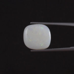 Ópalo Blanco Natural Certificado por IGI, Gema Suelta de Buena Calidad, 5 Quilates, Corte Cojín 14x13.5mm, Tallado a Mano, Pulido, Encerado/Aceitado - Product Image 1
