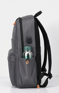 Mochila Profesional para Portátil con Puerto de Carga USB - Bolsa de Viaje Antirrobo Resistente al Agua para Hombres y Mujeres - Product Image 4