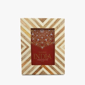 Wooden Chevron Photo <b>Frame</b> Rectangle Handmade Elegant Desktop Display India Origin Vertical Orientation - Product Image 4