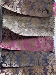 Tissu brocart floral en jacquard tissé violet et or métallisé, poids moyen, pour textile de maison - Product Image 5