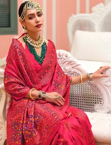 Sari de Diseño KV para Mujer, Mezcla de Seda, Color Rosa, con Diseño Tejido y Blusa sin Coser - Product Image 1
